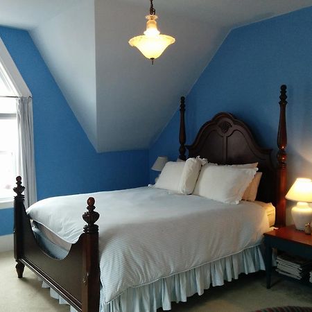 Fairmont House Bed & Breakfast Mahone Bay Rum bild