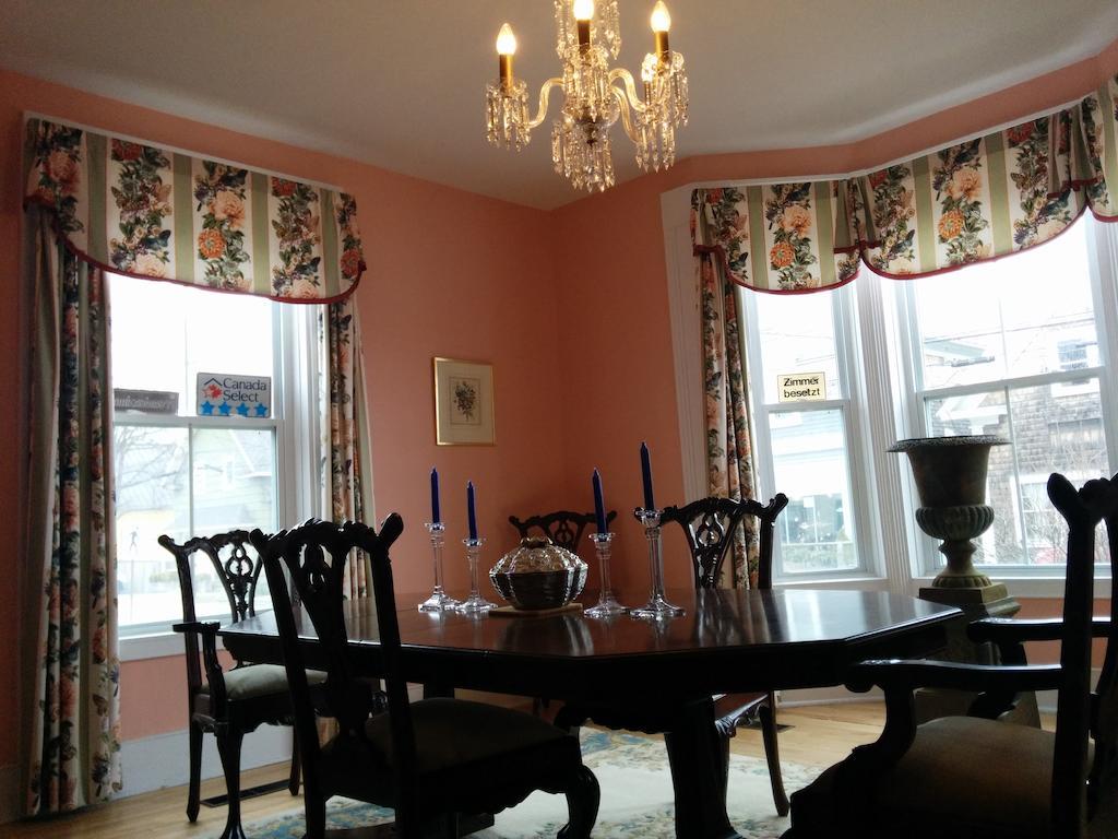 Fairmont House Bed & Breakfast Mahone Bay Exteriör bild