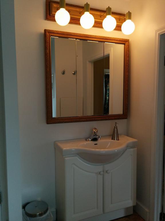 Fairmont House Bed & Breakfast Mahone Bay Exteriör bild