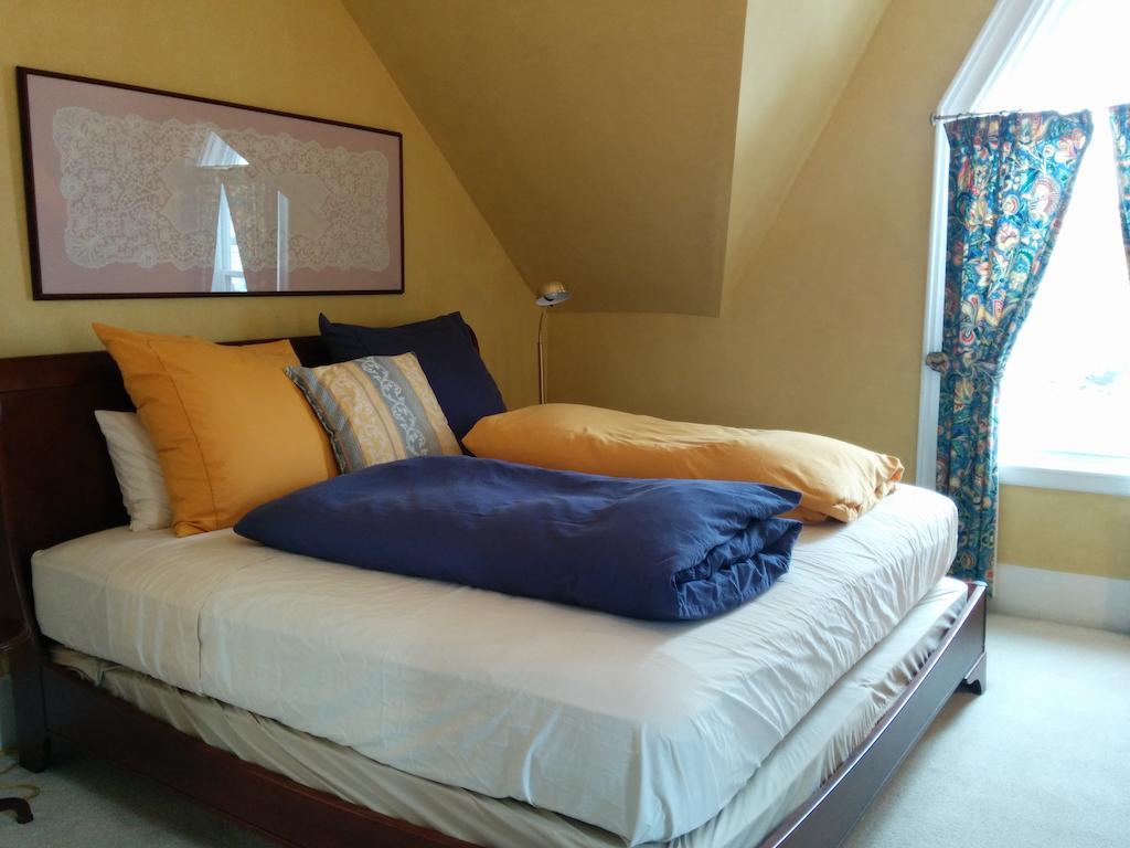Fairmont House Bed & Breakfast Mahone Bay Rum bild