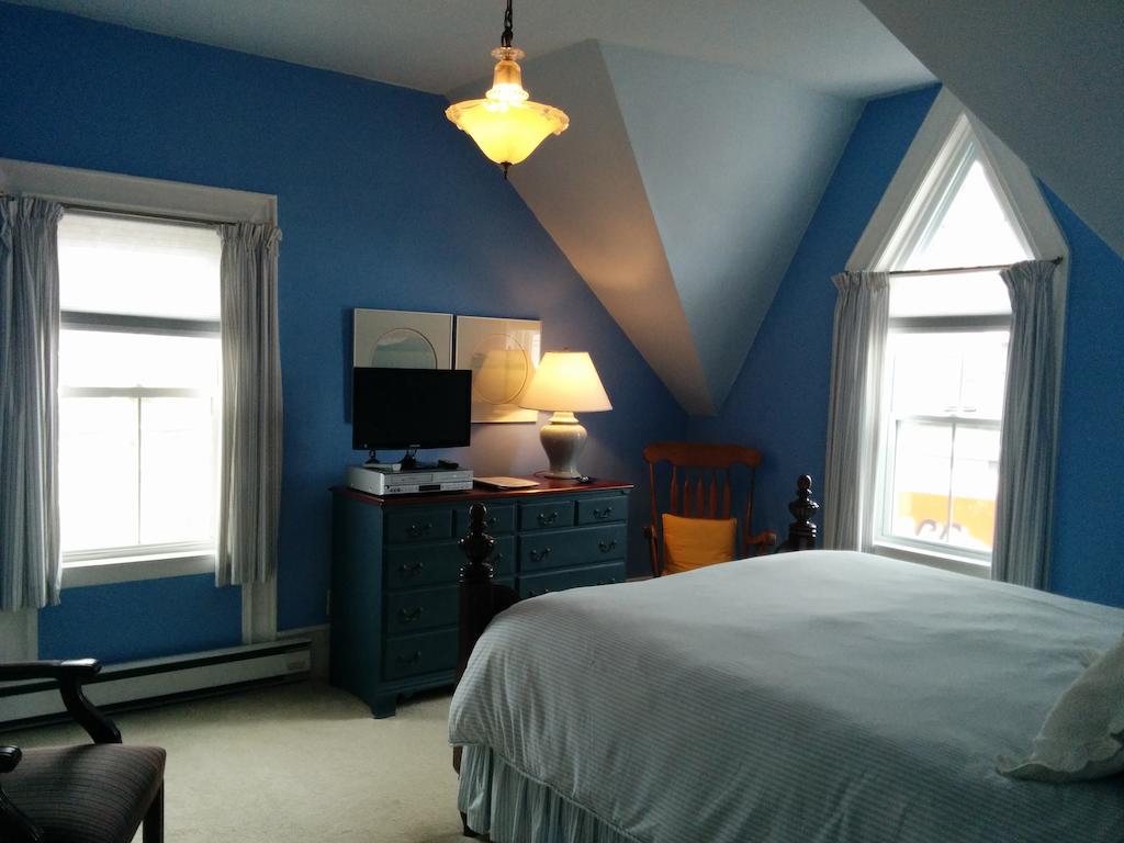 Fairmont House Bed & Breakfast Mahone Bay Rum bild