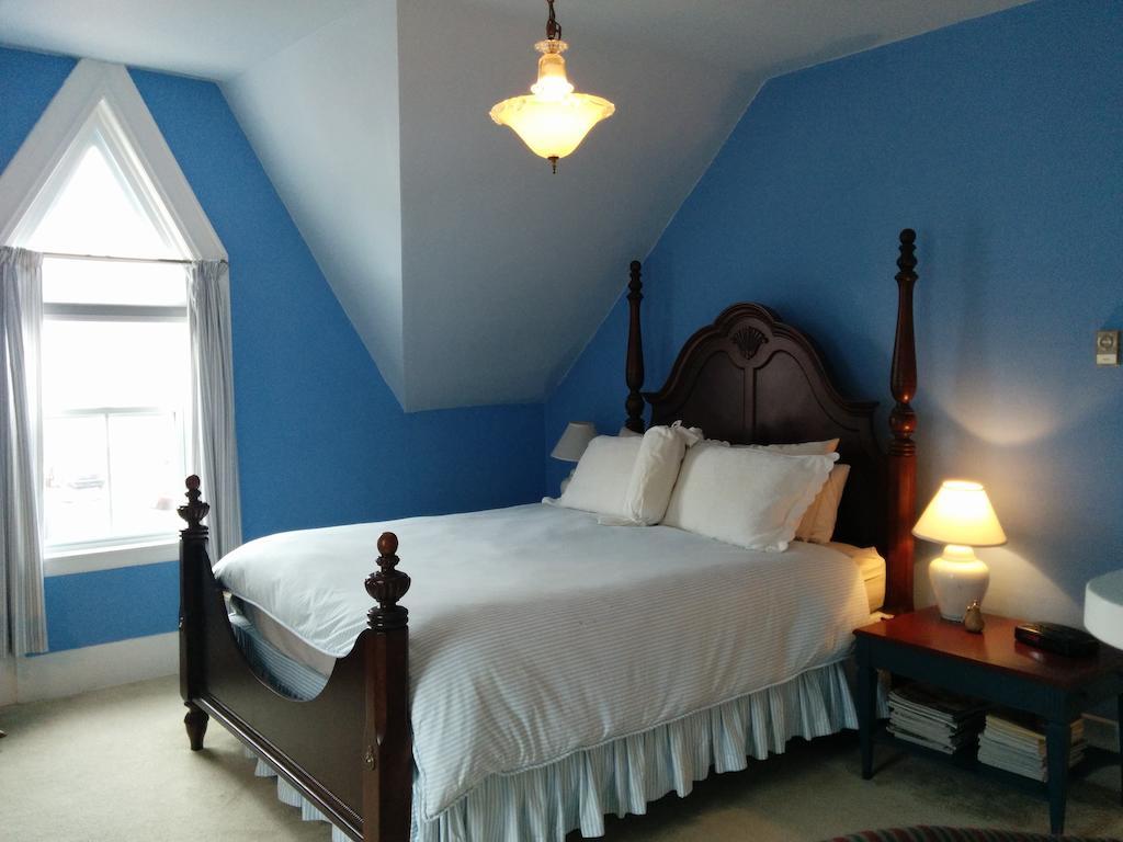 Fairmont House Bed & Breakfast Mahone Bay Rum bild