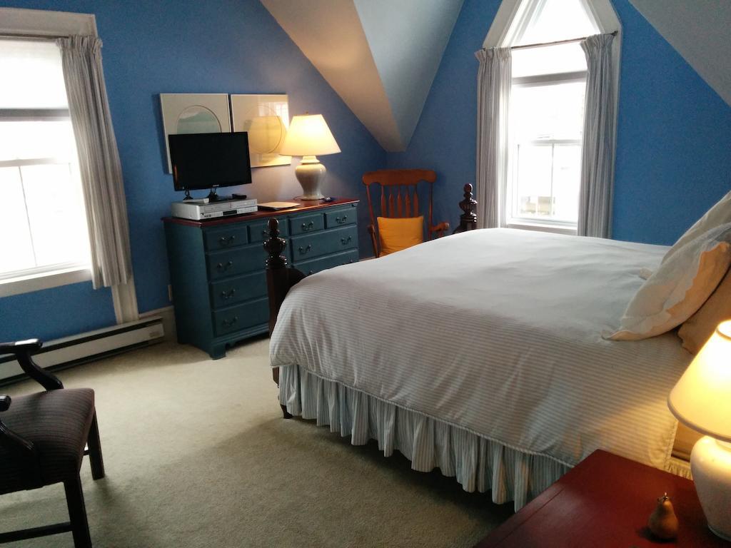 Fairmont House Bed & Breakfast Mahone Bay Rum bild