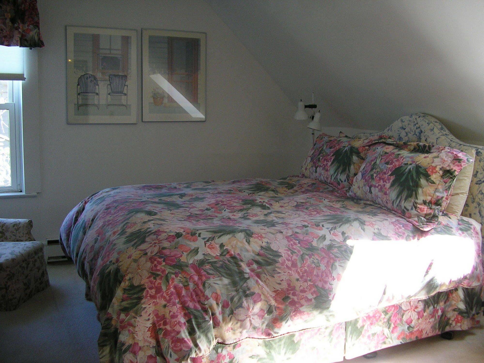 Fairmont House Bed & Breakfast Mahone Bay Exteriör bild